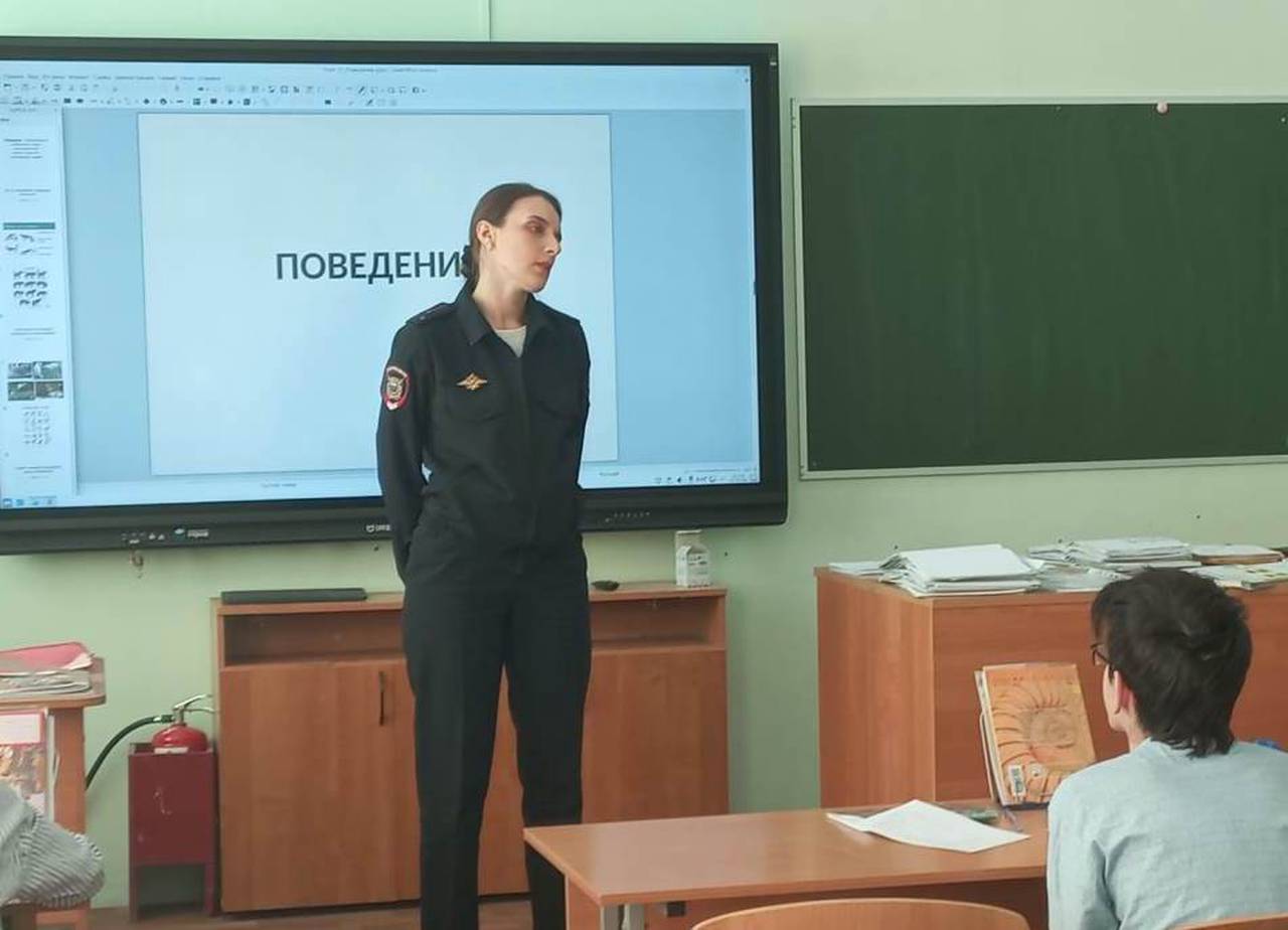 Полицейские Южного округа столицы провели профилактическую беседу с учащимися школы ГБОУ № 544