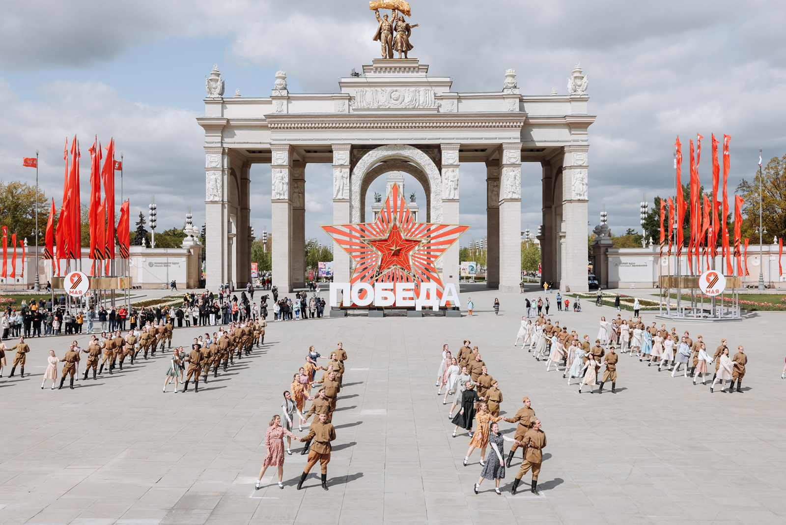 Акция «Вальс Победы» впервые прошла в Москве