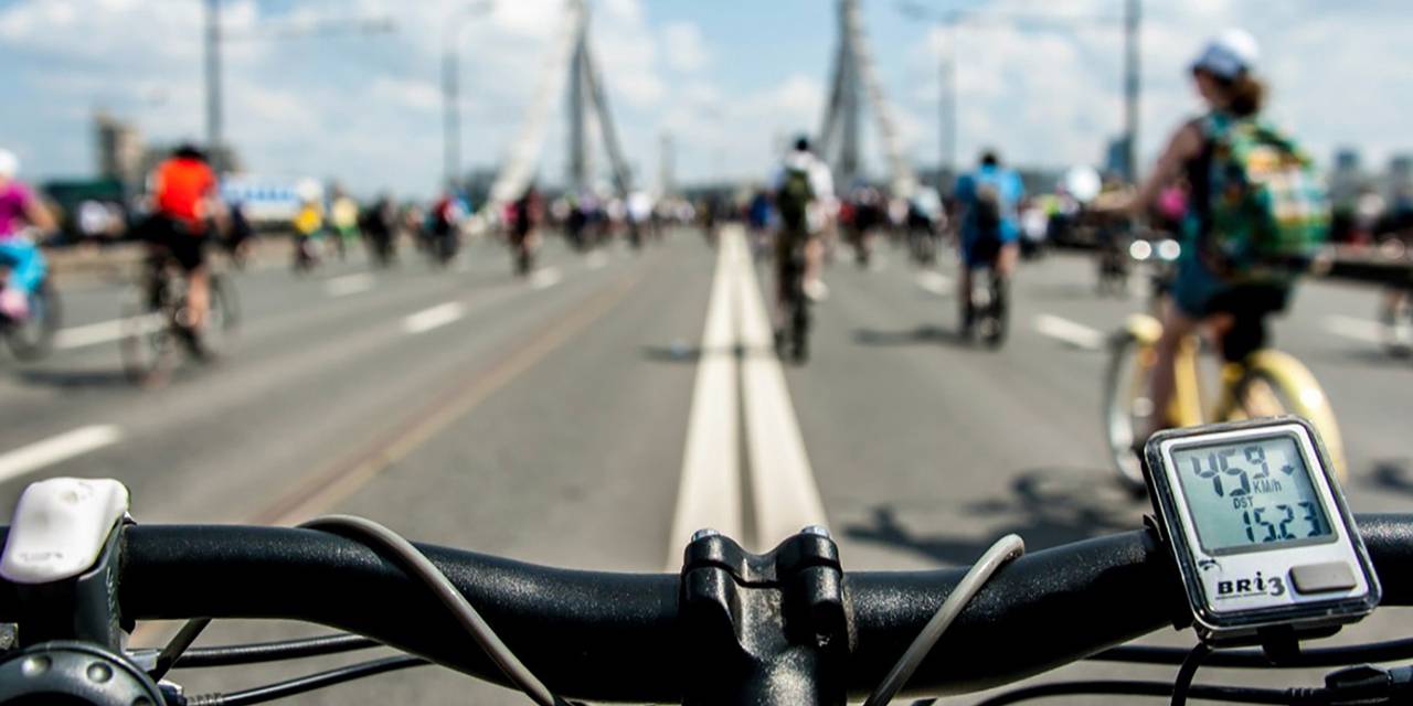 Специалисты Московского авиацентра приняли участие в весеннем велофестивале