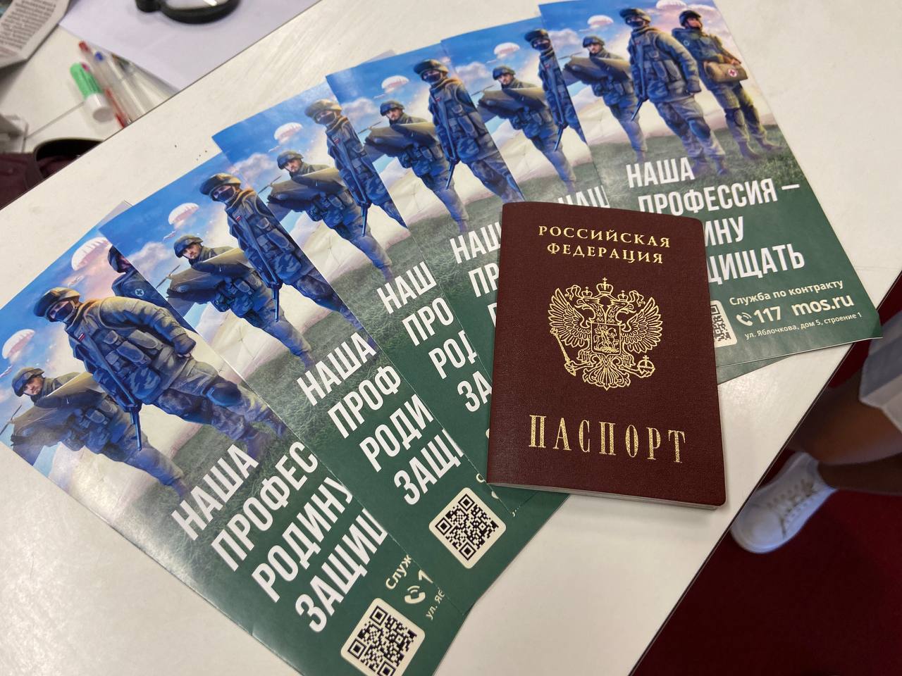 Народный артист Запашный посетил столичный пункт отбора на военную службу по контракту