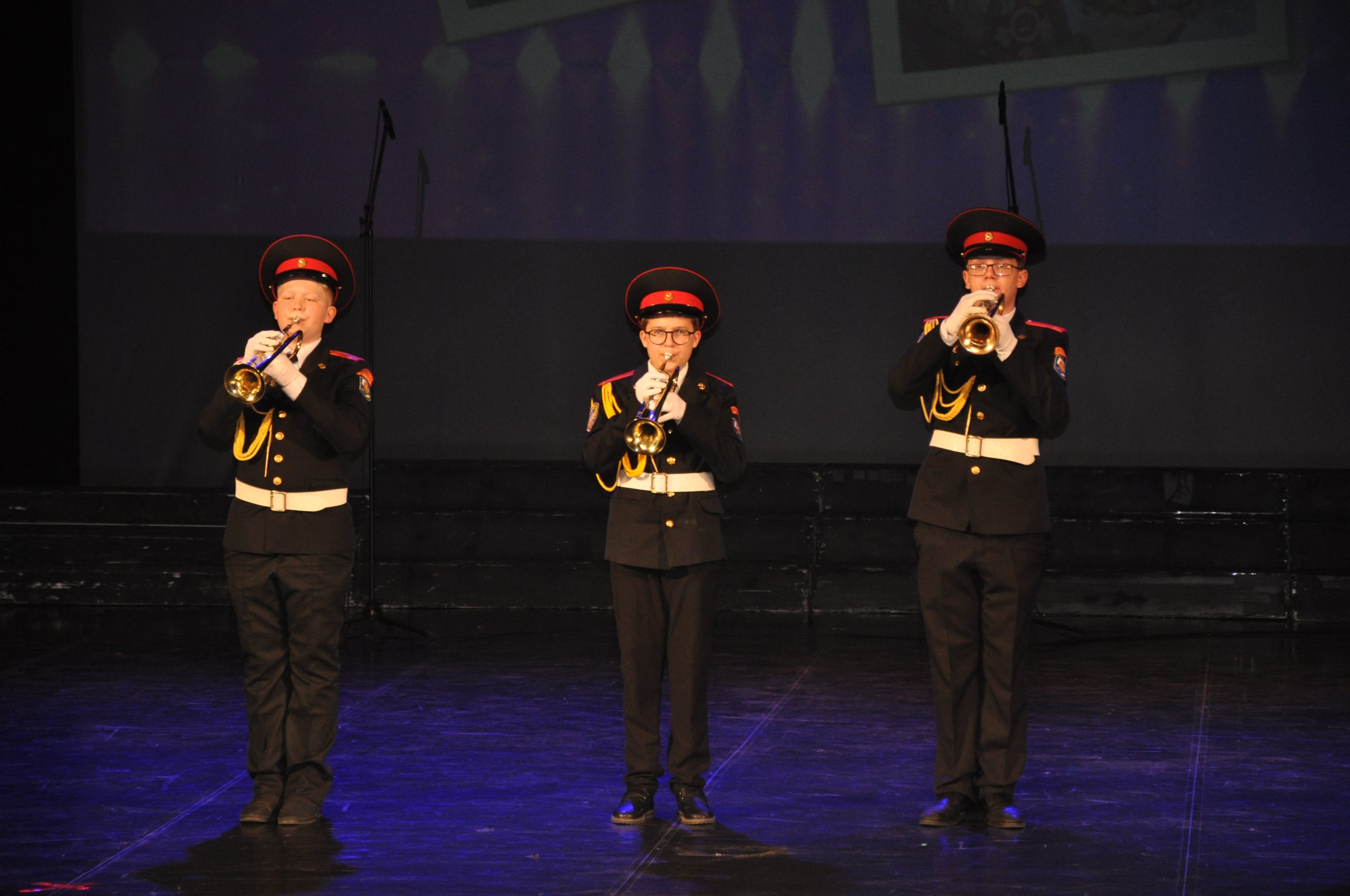 Юный возраст, горящие сердца и железная хватка: Московский кадетский музыкальный корпус провел Юбилейный концерт в Культурном центре ЗИЛ