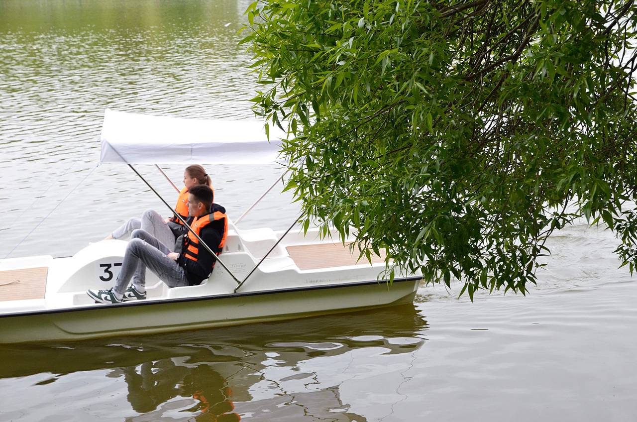 Сезон водных прогулок открылся в парках Москве