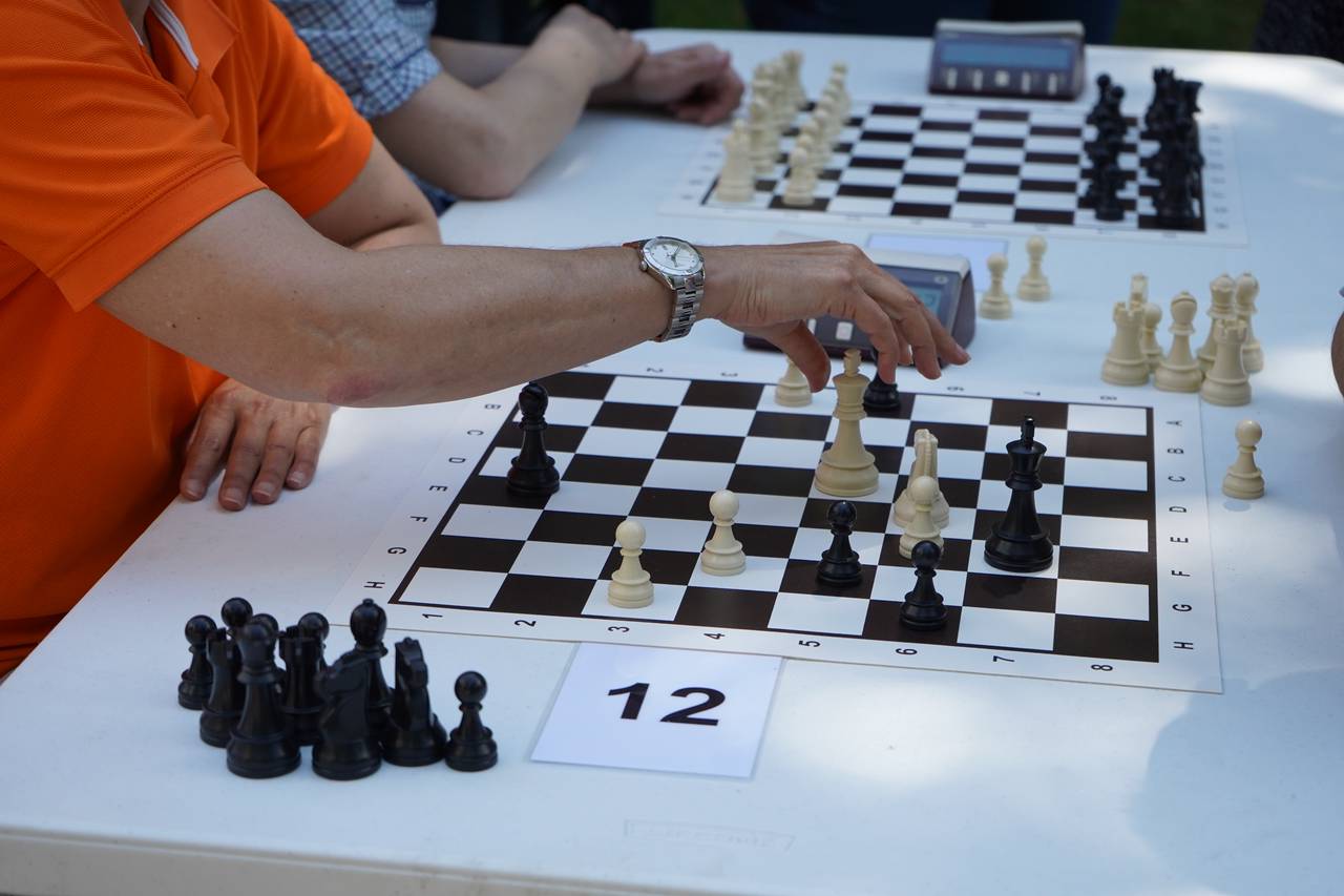 Двигай пешкой: центры московского долголетия проведут масштабный городской турнир по шашкам