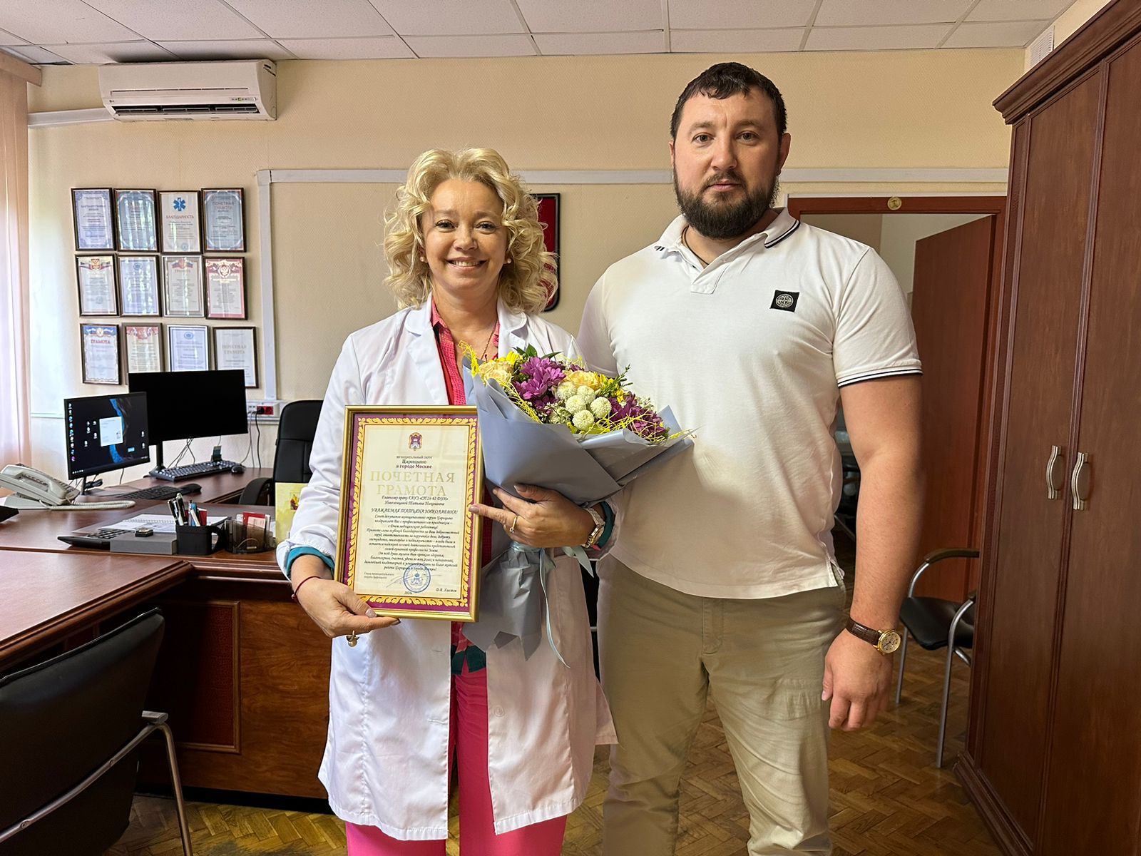 Врачи от бога: Дмитрий Хлестов поздравил медиков с профессиональным праздником