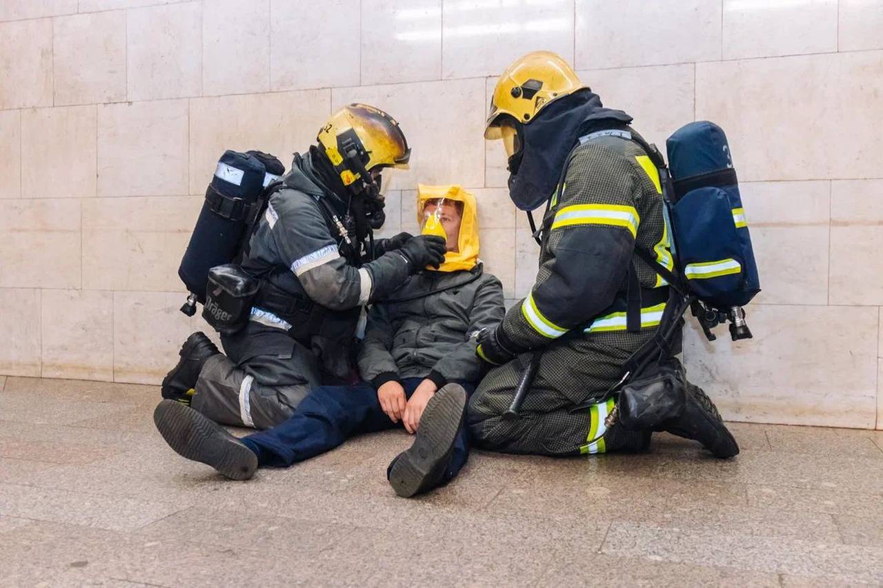 Огнеборцы столицы провели пожарно-тактические учения в московском метрополитене