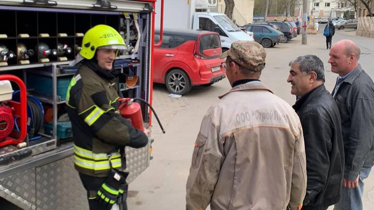 Пожарные и спасатели столицы призывают к соблюдению правил пожарной безопасности