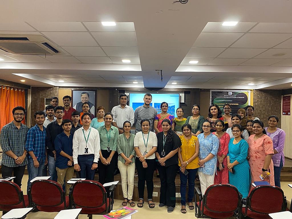 Научный сотрудник НМИЦ провел лекции для студентов в Индии