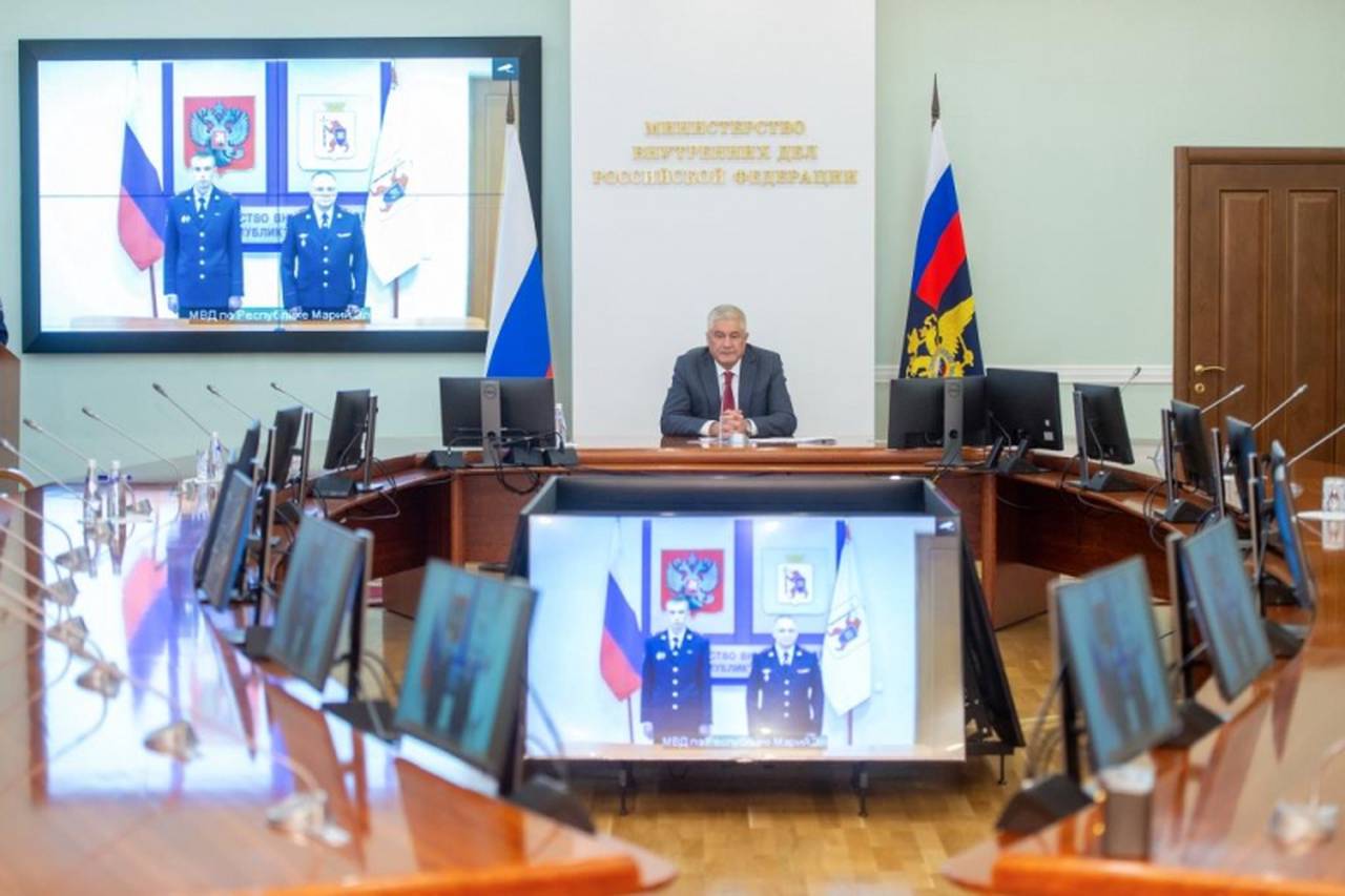 Владимир Колокольцев наградил сотрудников за мужество и героизм, проявленные при спасении погибавших граждан