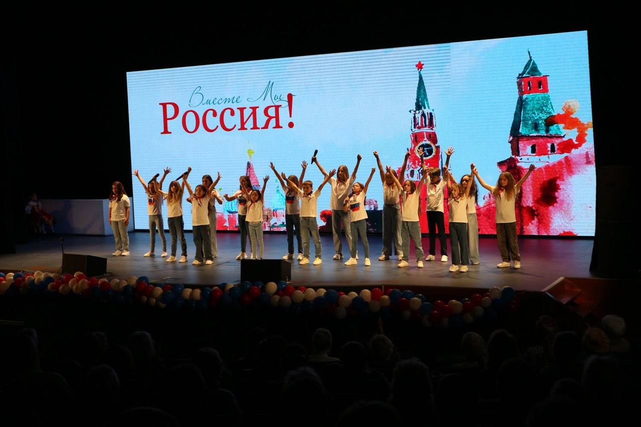 Дмитрий Хлестов поздравил москвичей с Днем народного единства