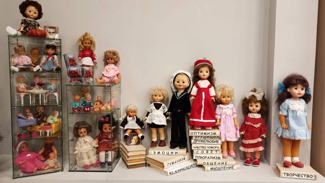 Выставку винтажных кукол открыли в библиотеке №149