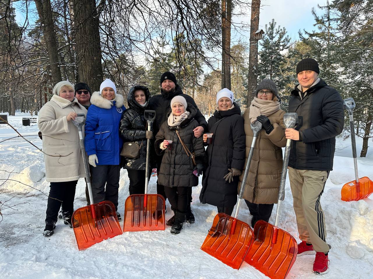 Комфорт для пешеходов и водителей: в восьми районах ЮАО очистили дороги от снега