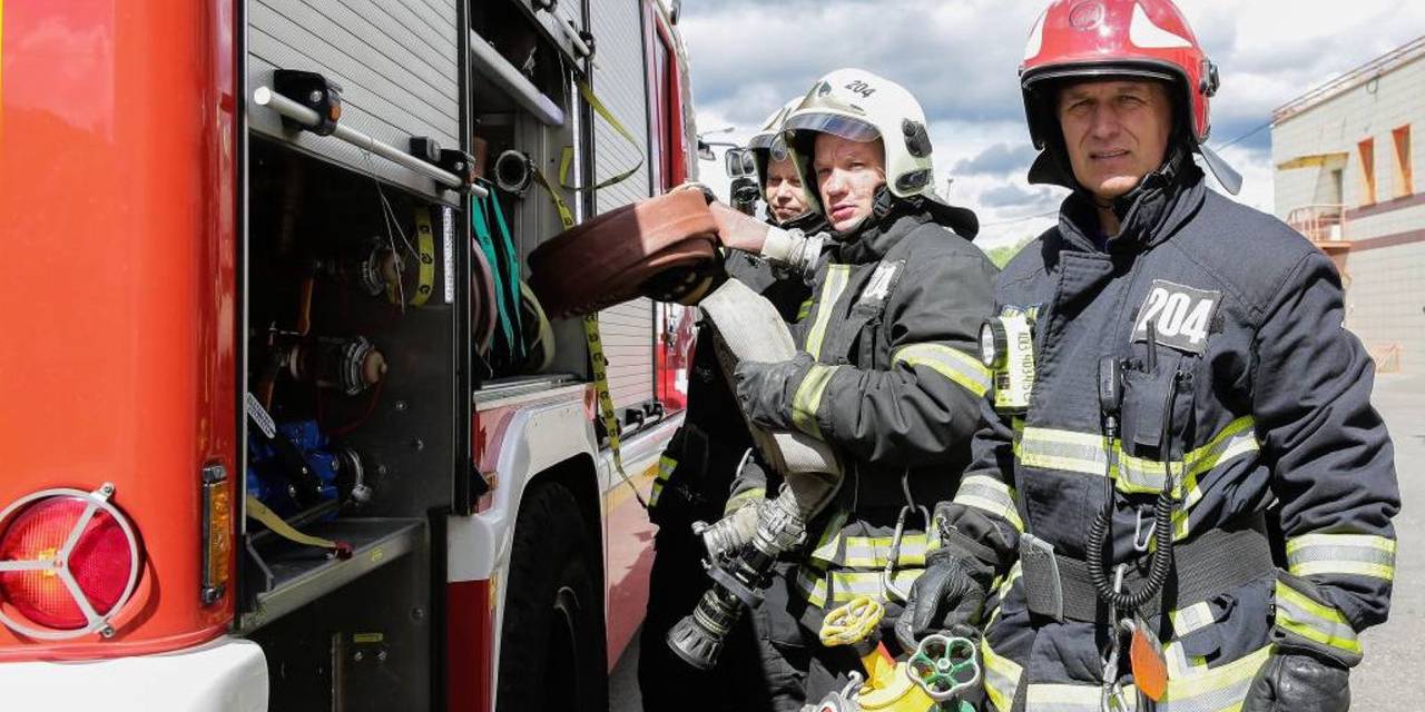 Искренними «спасибо» поделились спасатели, пожарные, пилоты и педагоги в Международный День благодарности