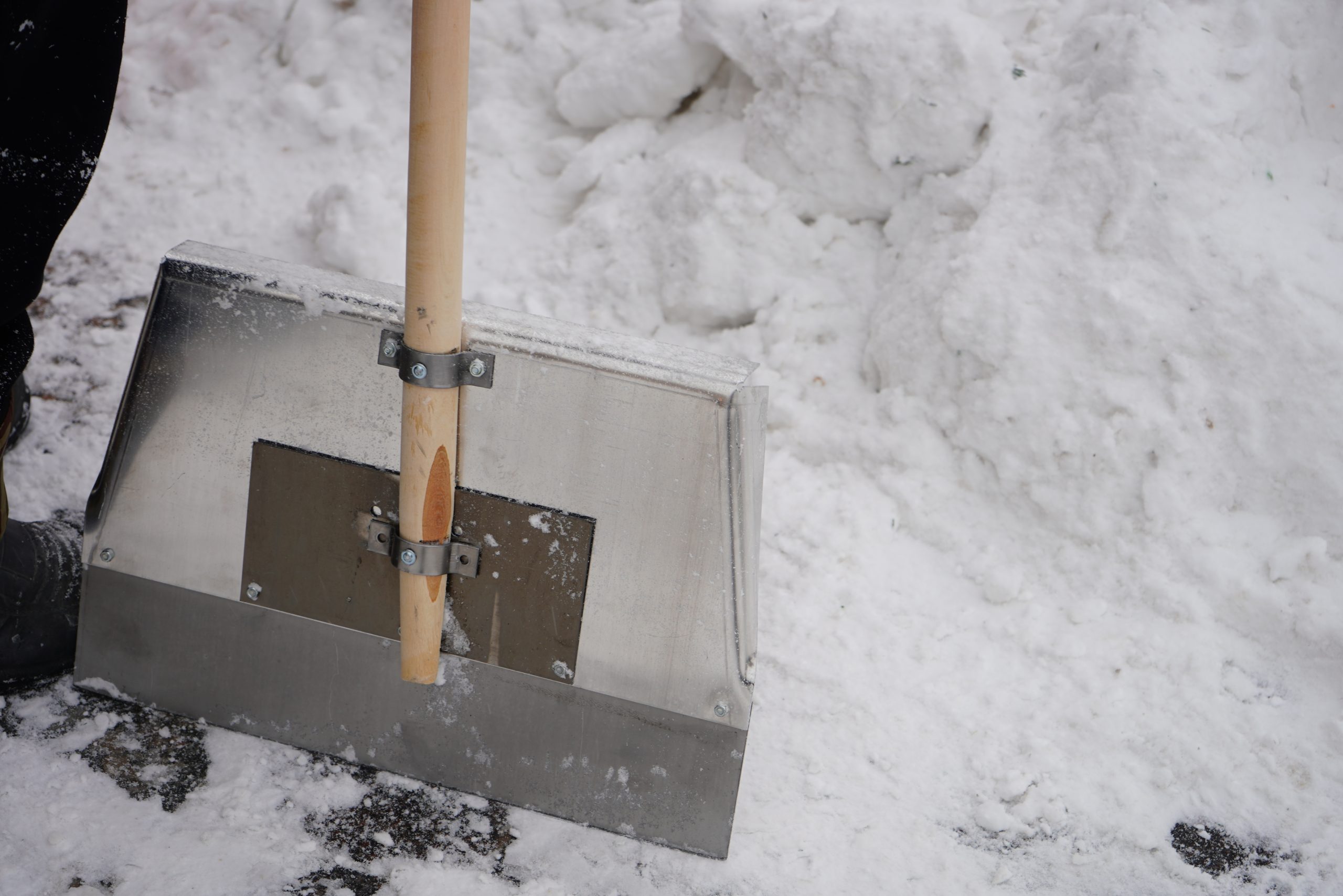 Экстремальные осадки в Москве привели к созданию временных пунктов хранения снега