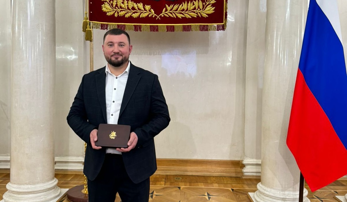 Дмитрий Хлестов получил знак почетного волонтера Москвы