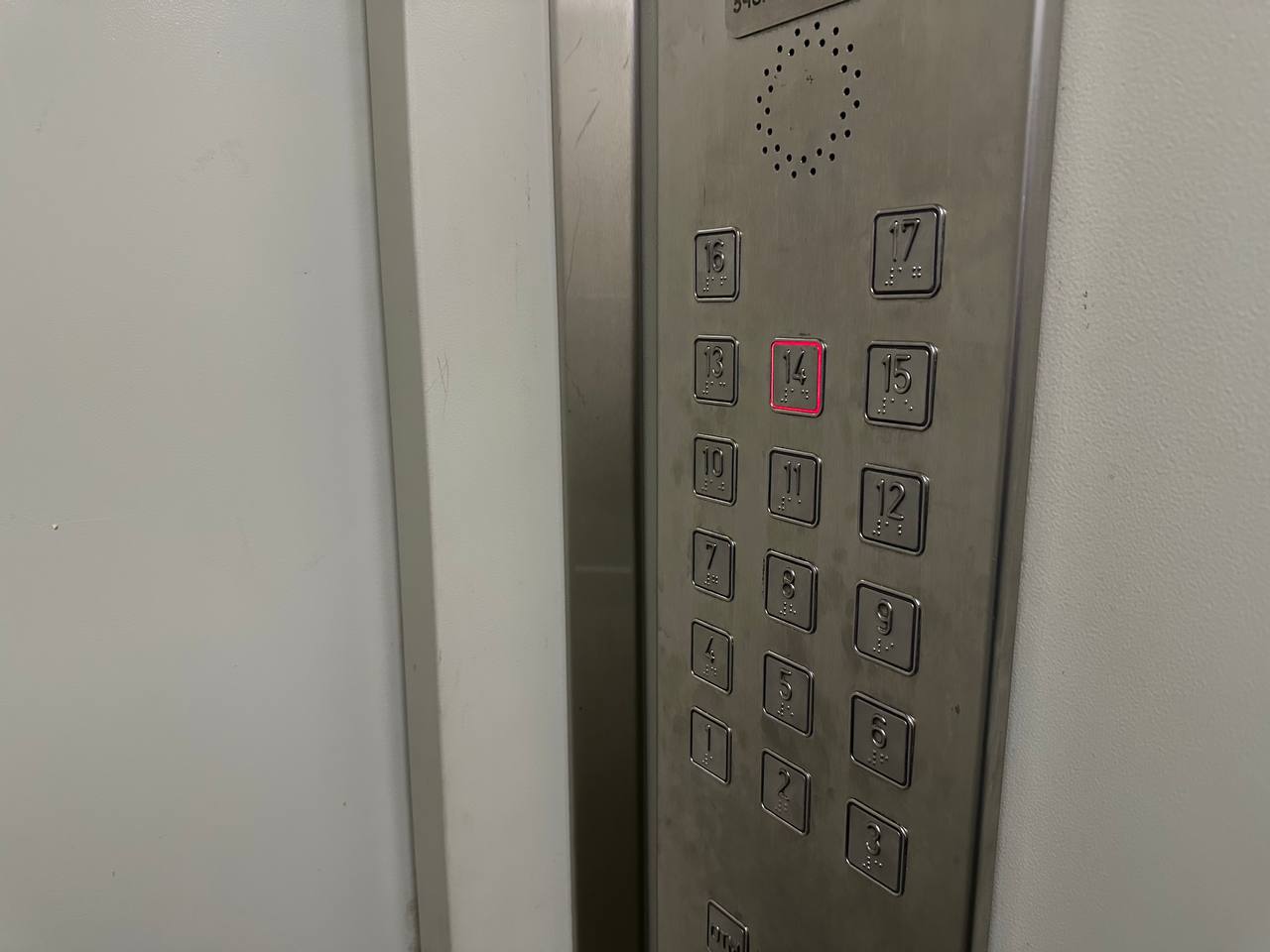 Специалисты заменили 612 лифтов в жилых домах ЮАО