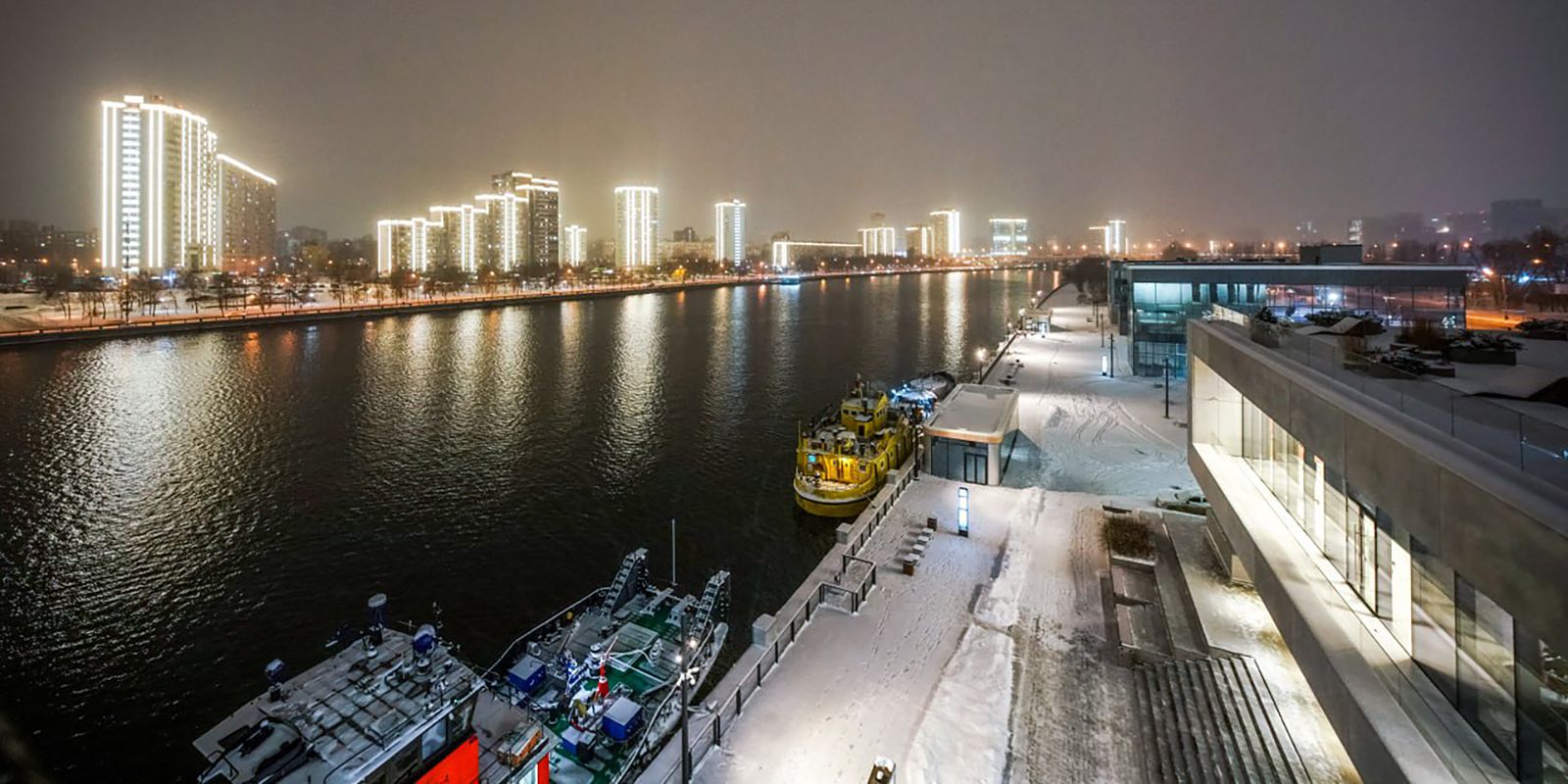 Нагатинскую набережную украсили современной подсветкой