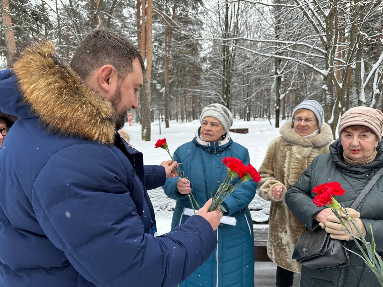 Дмитрий Хлестов совместно с жителями провел мемориальную акцию