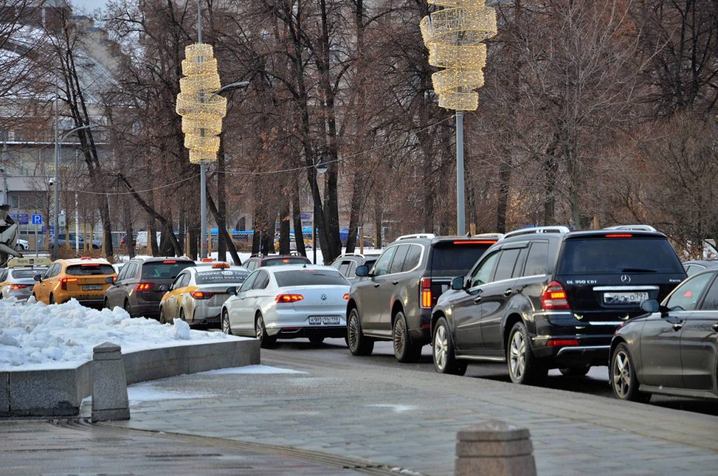 В этом году также продолжат переразметку МКАДа. Фото: Анна Быкова, «Вечерняя Москва»