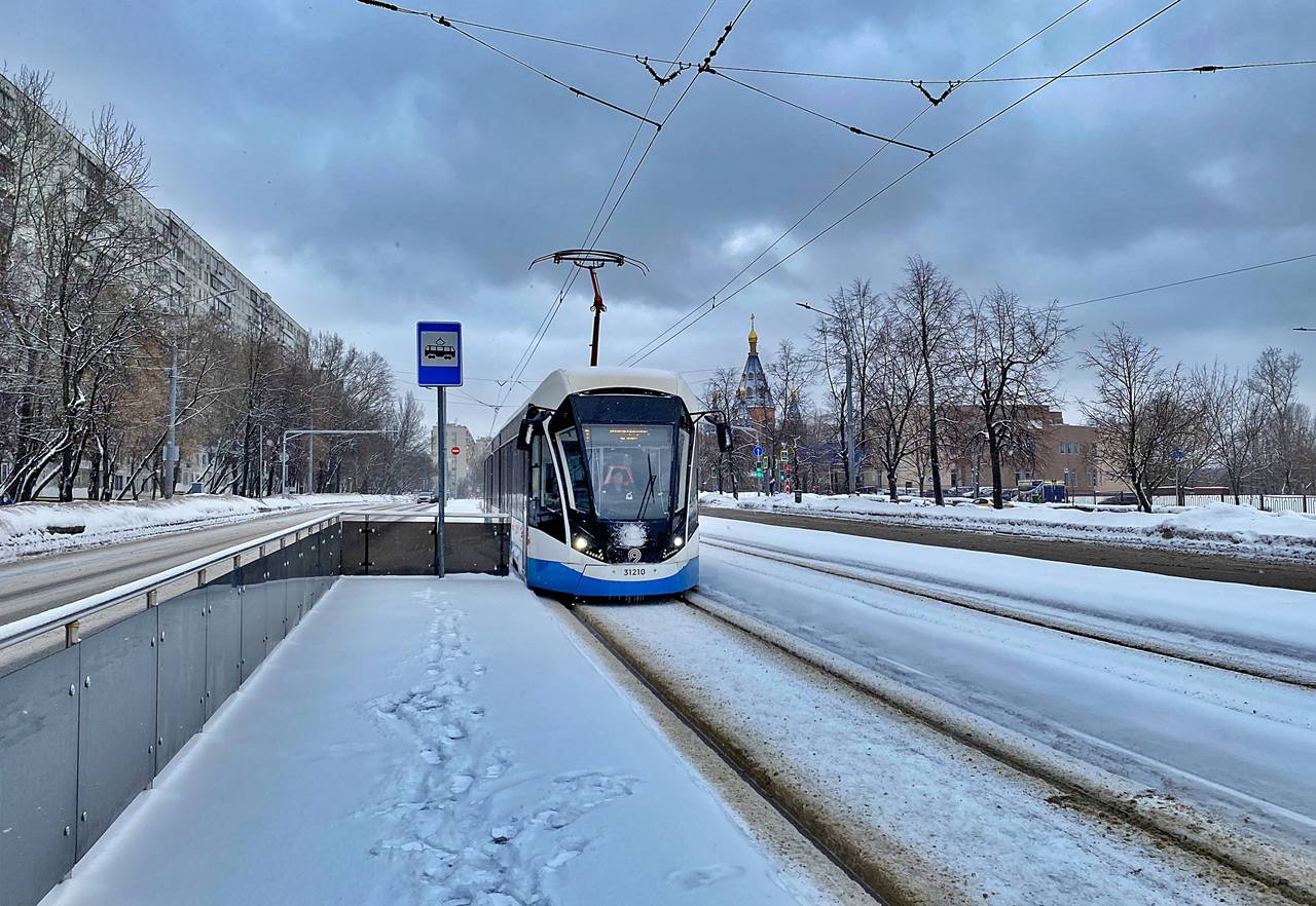Московский транспорт украсили в честь Дня защитника Отечества