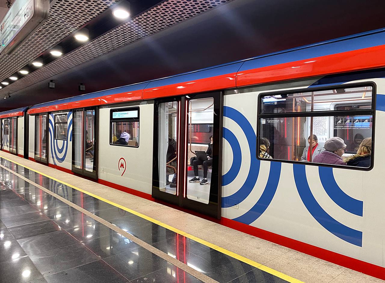 Современные трамваи и вагоны метро: транспортный парк столицы обновят до 2030 года