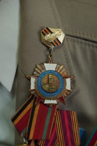 Медаль «За мужество и любовь к Отечеству 1941–1945». Алексей Агеев в госпитале. 1944 год. Фото: Анатолий Цымбалюк, «Вечерняя Москва»