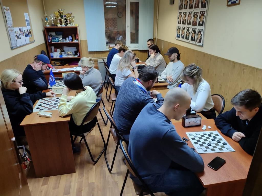 Турнир по шашкам прошел в ДСЦ «Мир молодых»