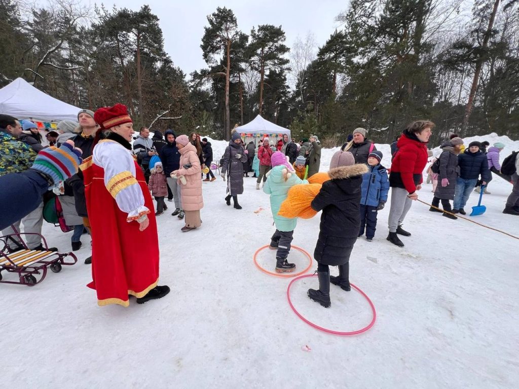 В рамках праздника на площадке представили полевую кухню и чайный двор. Фото: официальный телеграм-канал Дмитрия Хлестова