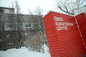 В Культурном центре ЗИЛ открылась творческая выставка «Арт-Елка-2025: Арт_Лес». Фото: Анна Быкова, «Вечерняя Москва»