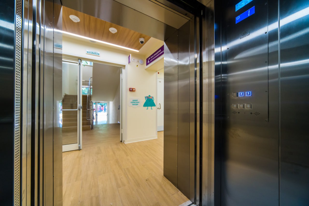 Новые лифты установили в медучреждениях в Южном и других округах Москвы в прошлом году