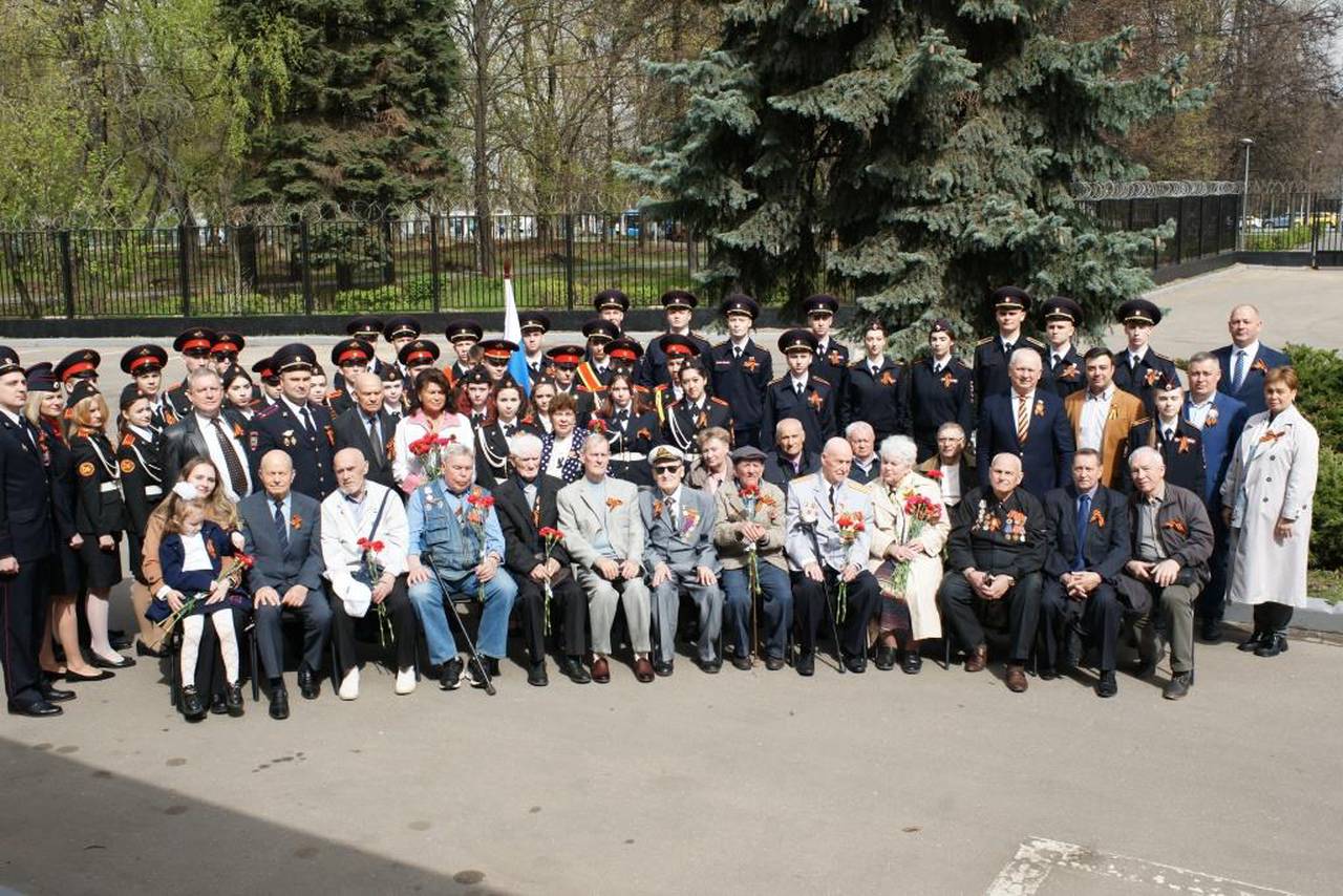 В преддверии праздника Дня Победы полицейские УВД по ЮАО ГУ МВД России по г. Москве поздравили ветеранов