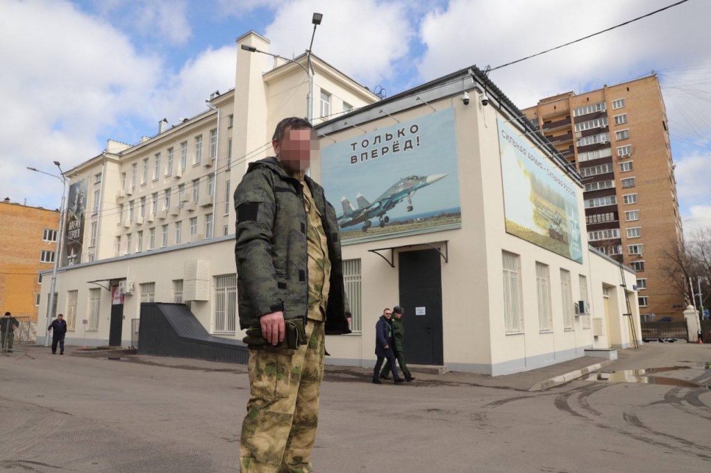 29 марта. Михаил Сущин (имя и фамилия изменены) в Едином пункте отбора. Фото: Анатолий Цымбалюк, «Вечерняя Москва»