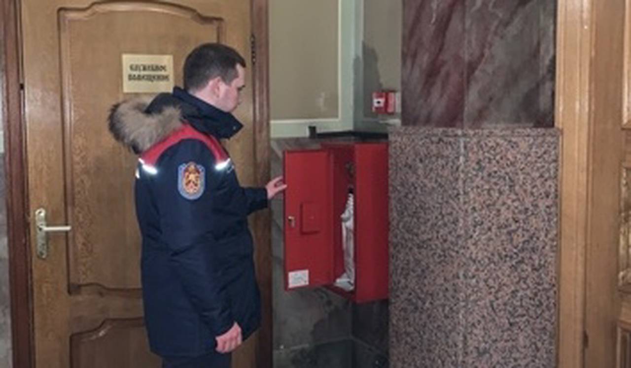 Пожарные ПСО № 215 провели занятие по пожарной безопасности для священнослужителей