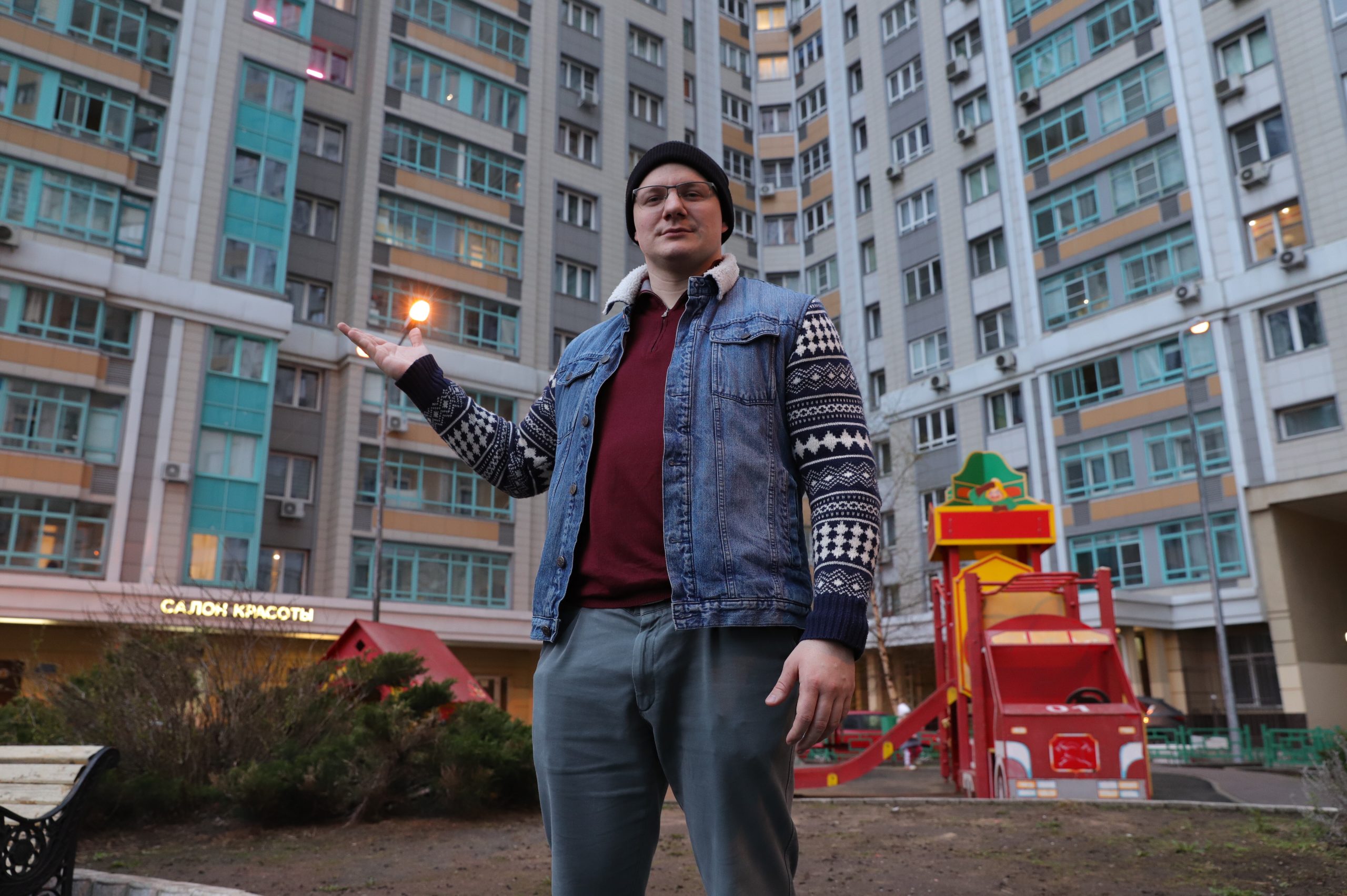 Двору вернули свет