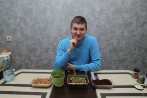 На балконе очень легко проращивать зеленый горошек, ростки которого очень вкусны и полезны. Фото: Анатолий Цымбалюк, «Вечерняя Москва»