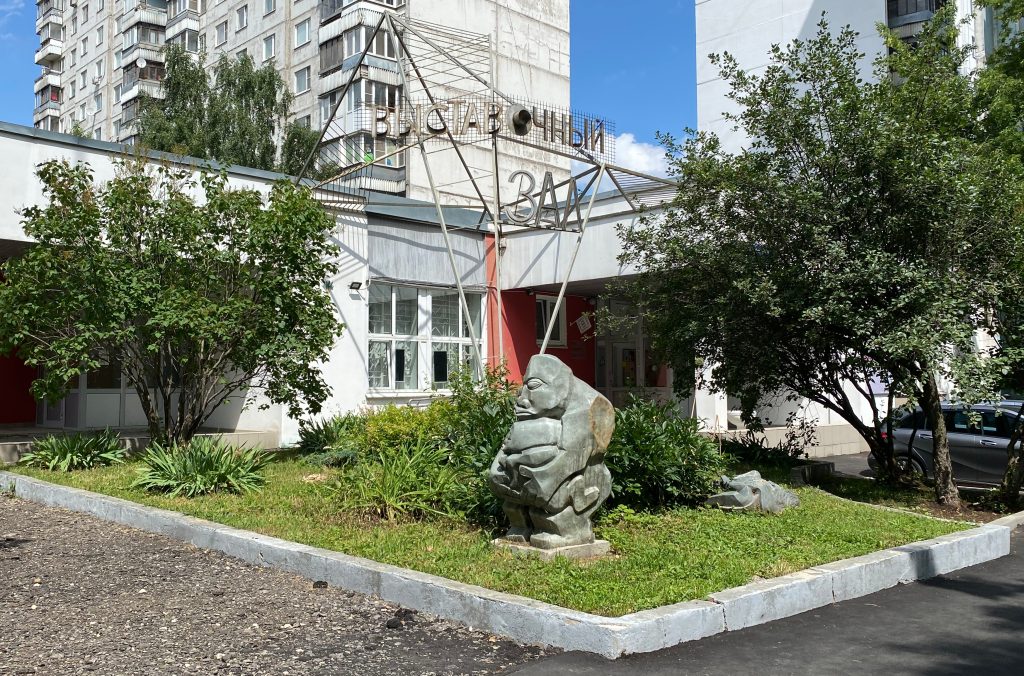 В Галерее на Каширке открыли новую выставку «Мир без запаха», посвященную эволюции парфюмерии и роли обоняния в восприятии мира. Фото: Анна Быкова, «Вечерняя Москва»