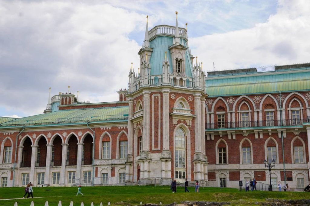 За первые шесть месяцев 2024 года в Оперном доме парка поженились 308 пар. Фото: Анна Быкова, «Вечерняя Москва»