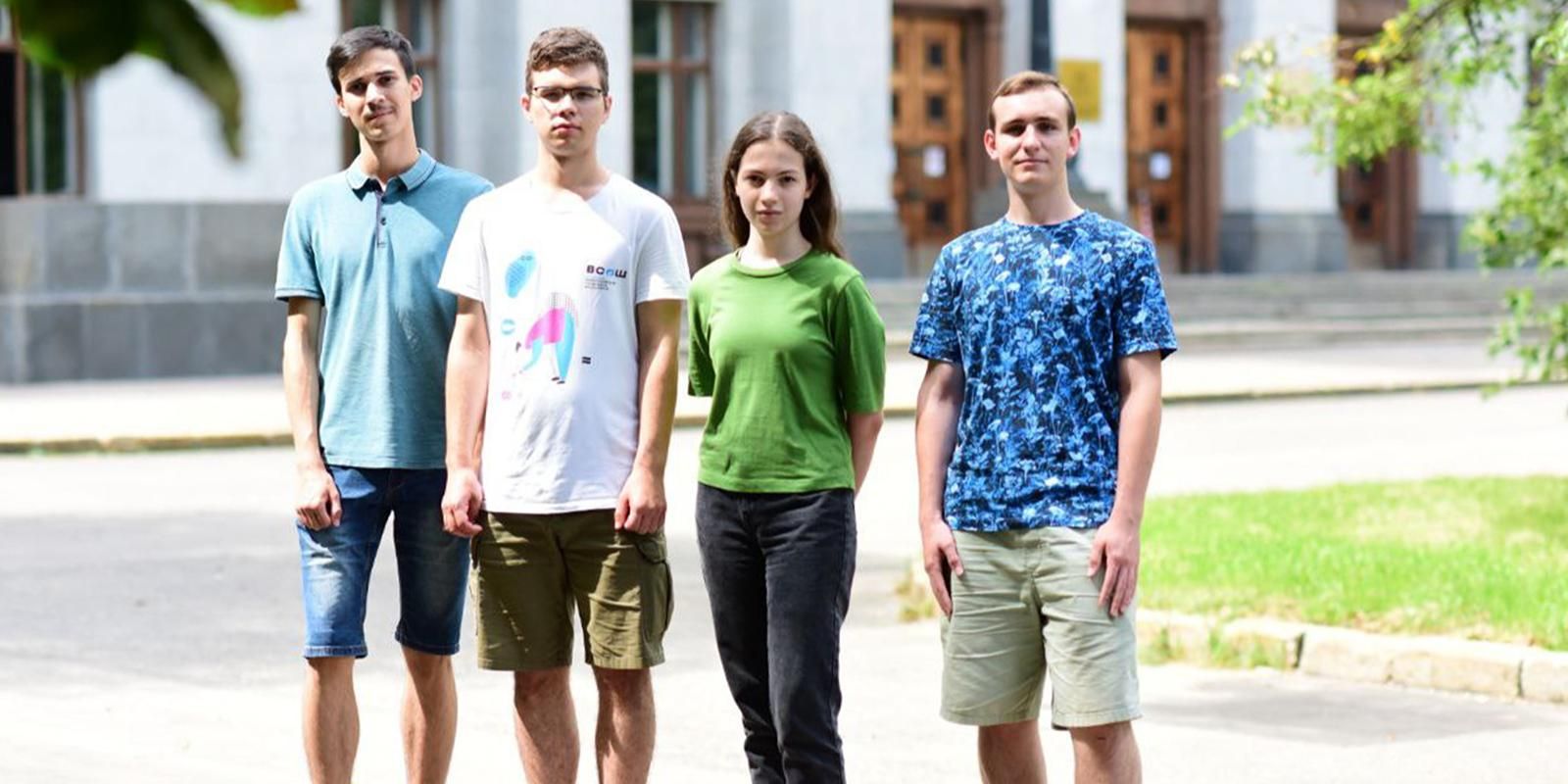 Школьники вернулись с медалями