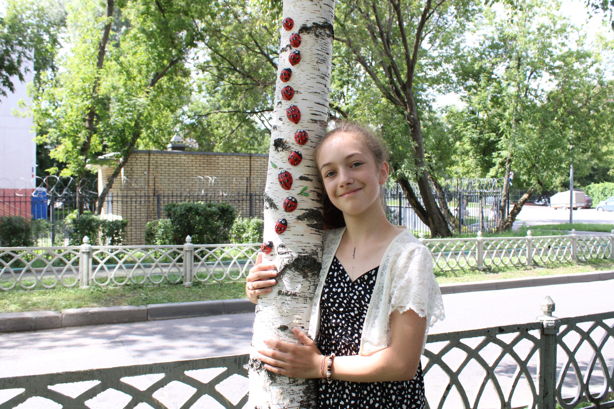 Нарисованная сова дерево сбережет