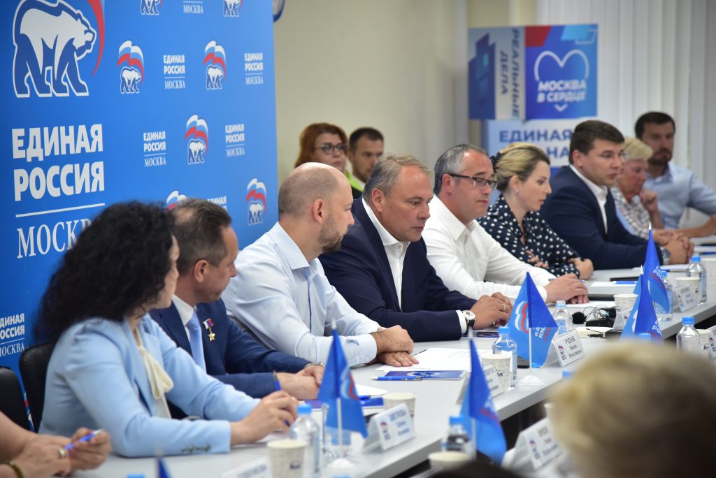 Толстой назвал кандидатов от «Единой России» командой мэра в МГД. Фото: пресс-служба партии «Единая Россия»