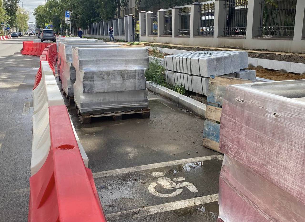 Депутат Мосгордумы Ольга Мельникова проверила наличие парковочных мест для граждан с ОВЗ
