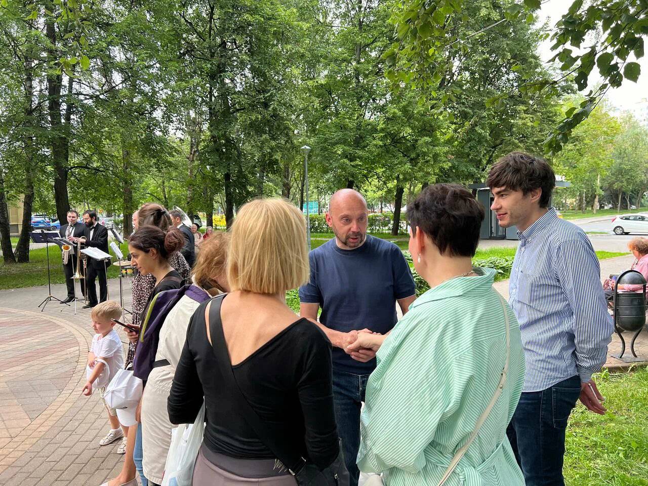 350 жителей поставили подписи за благоустройство Школьного парка