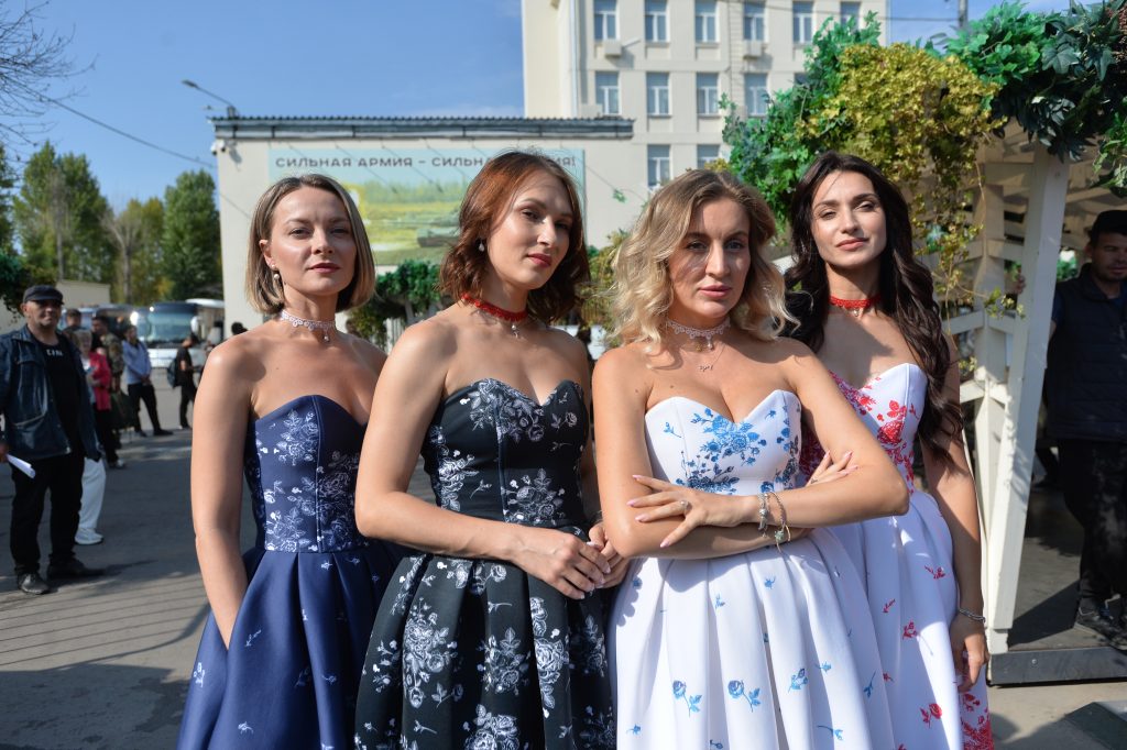 22 августа. Участницы группы «ТеАмо» (слева направо): Евгения Курова, Светлана Констандина, Ольга Бровкина и Христина Зайфиди. Фото: Александр Кочубей
