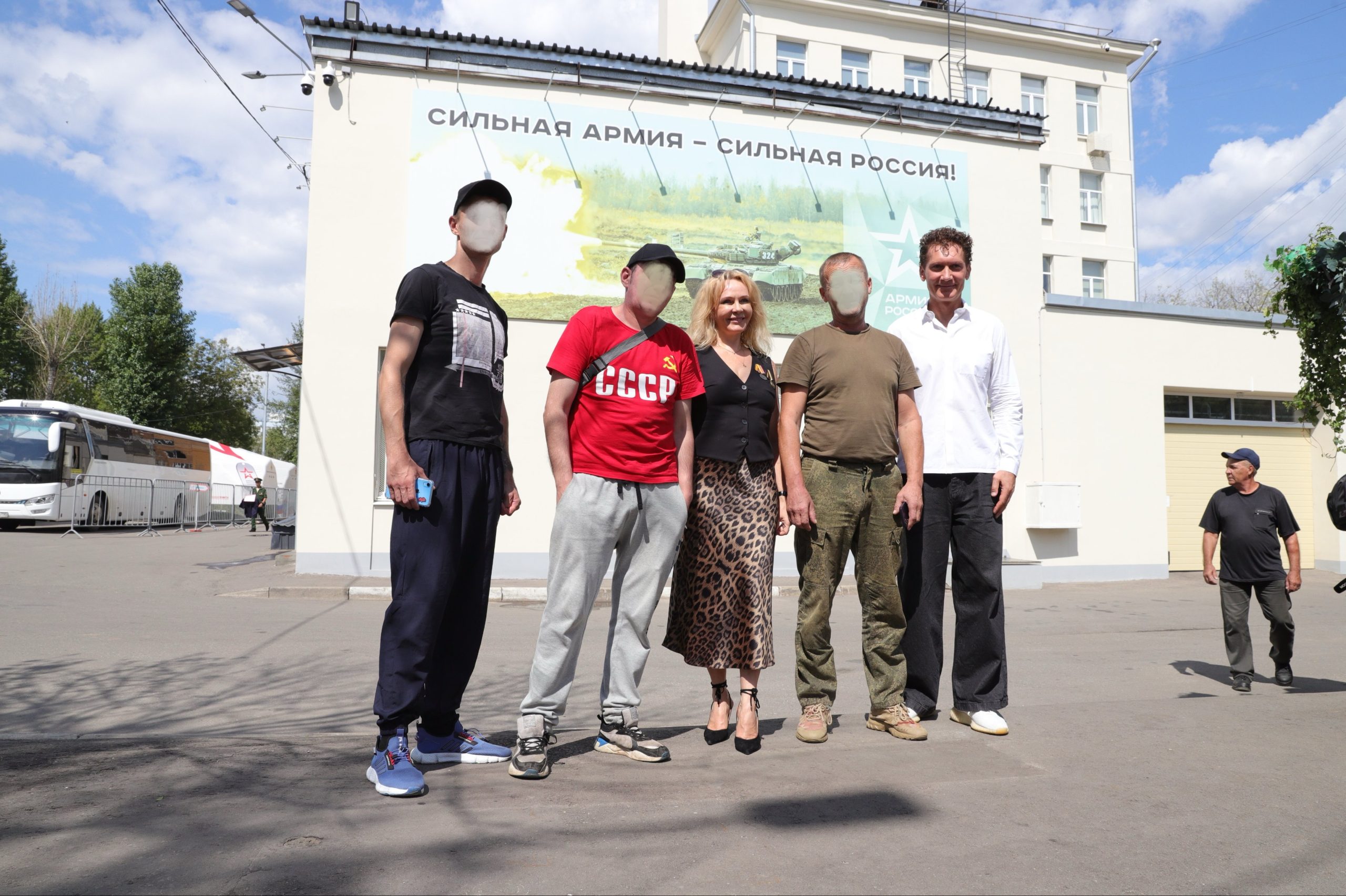 Поддерживаем бойцов песнями
