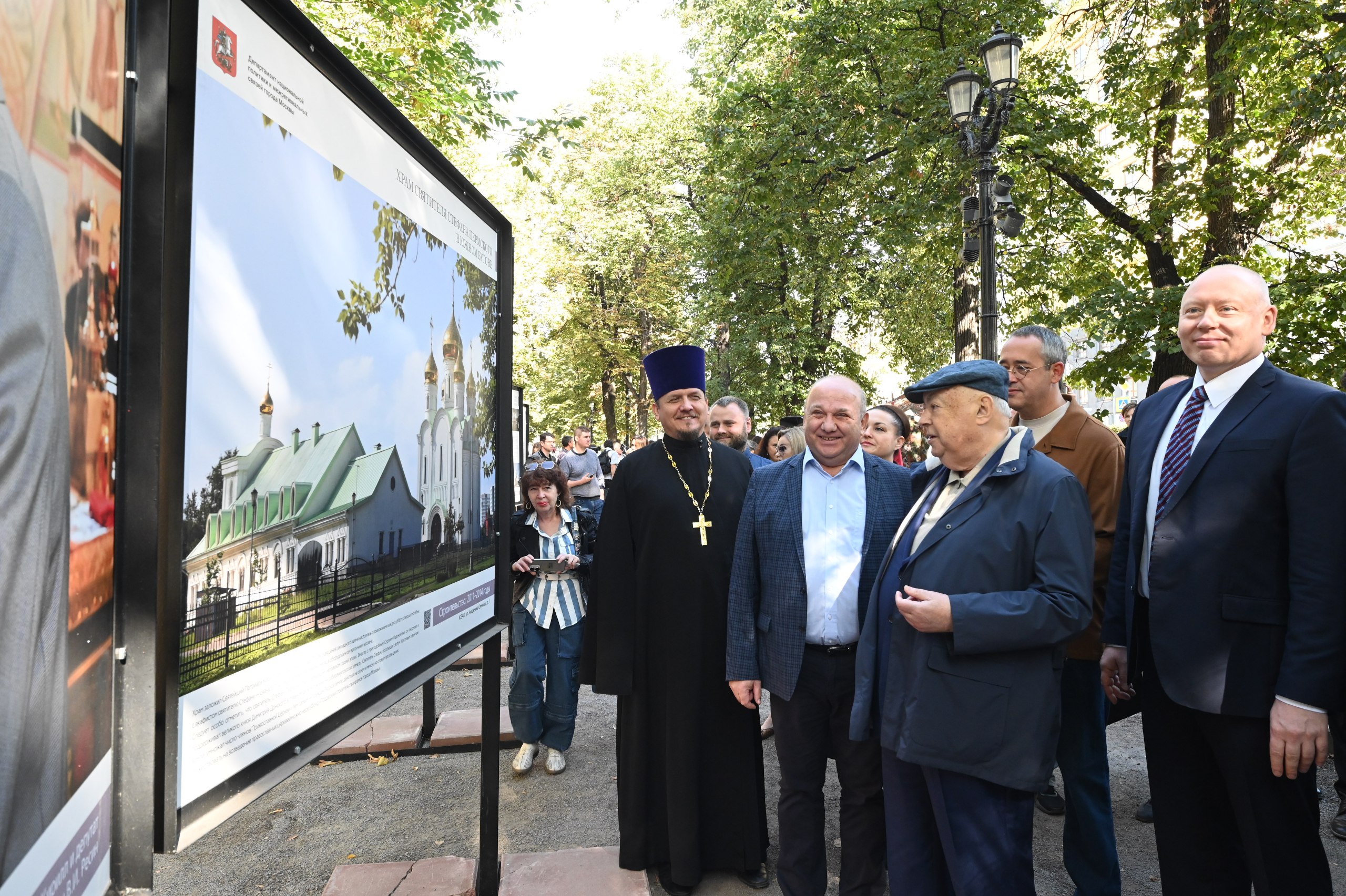 Районы украсили златоглавыми храмами