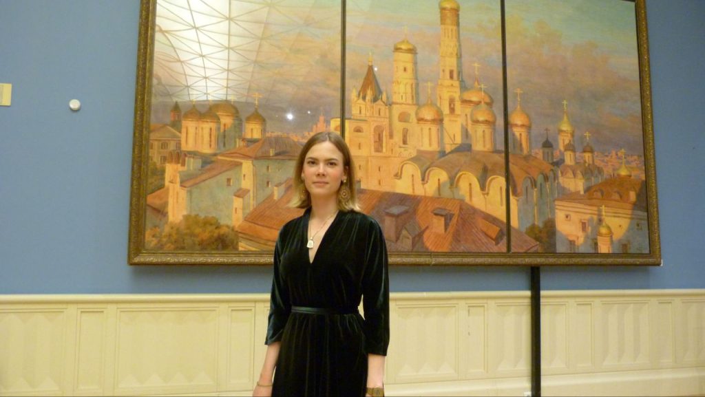 17 октября. Младшая дочь художника Сергея Андрияки Мария. Фото: Анастасия Старостина, «Вечерняя Москва»