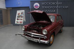 Ретроавтомобиль «Москвич», отремонтированный студентами Технологического колледжа. Фото: Ульяна Зуева, «Вечерняя Москва»