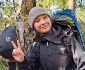 Екатерина Курнявцева из колледжа «Царицыно» во время четырехдневного похода. Студентка тоже кормила участников. Фото: из личного архива