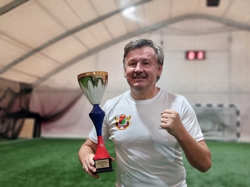 22 ноября. Футболист Дмитрий Градиленко поддержал игроков. Фото: Мария Штогрина, «Вечерняя Москва»