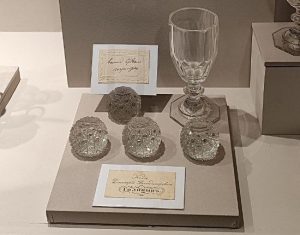 На фото подставки для имен гостей за столом. Фото: Алёна Куликова, «Вечерняя Москва»