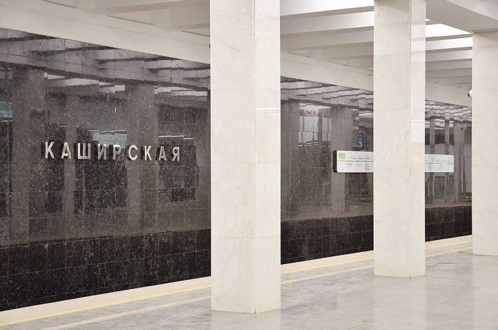 Для освещения пассажирской зоны специалисты установили светодиодные энергосбергающие светильники. Фото: Анна Быкова, «Вечерняя Москва»